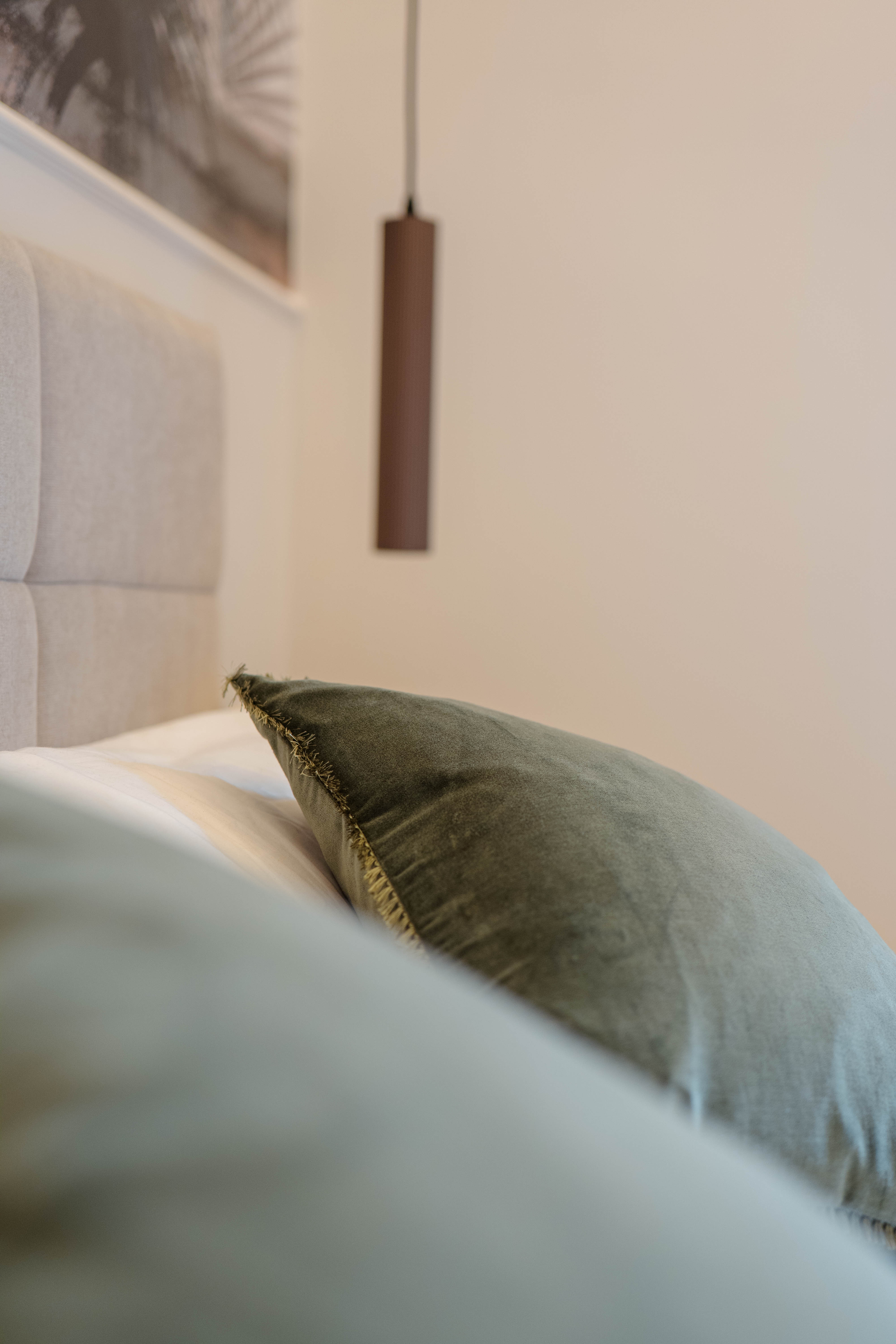 Testata letto imbottita in tessuto morbido, Camera Soft Elegance — ristrutturazione camera da letto a Roma · HOME360