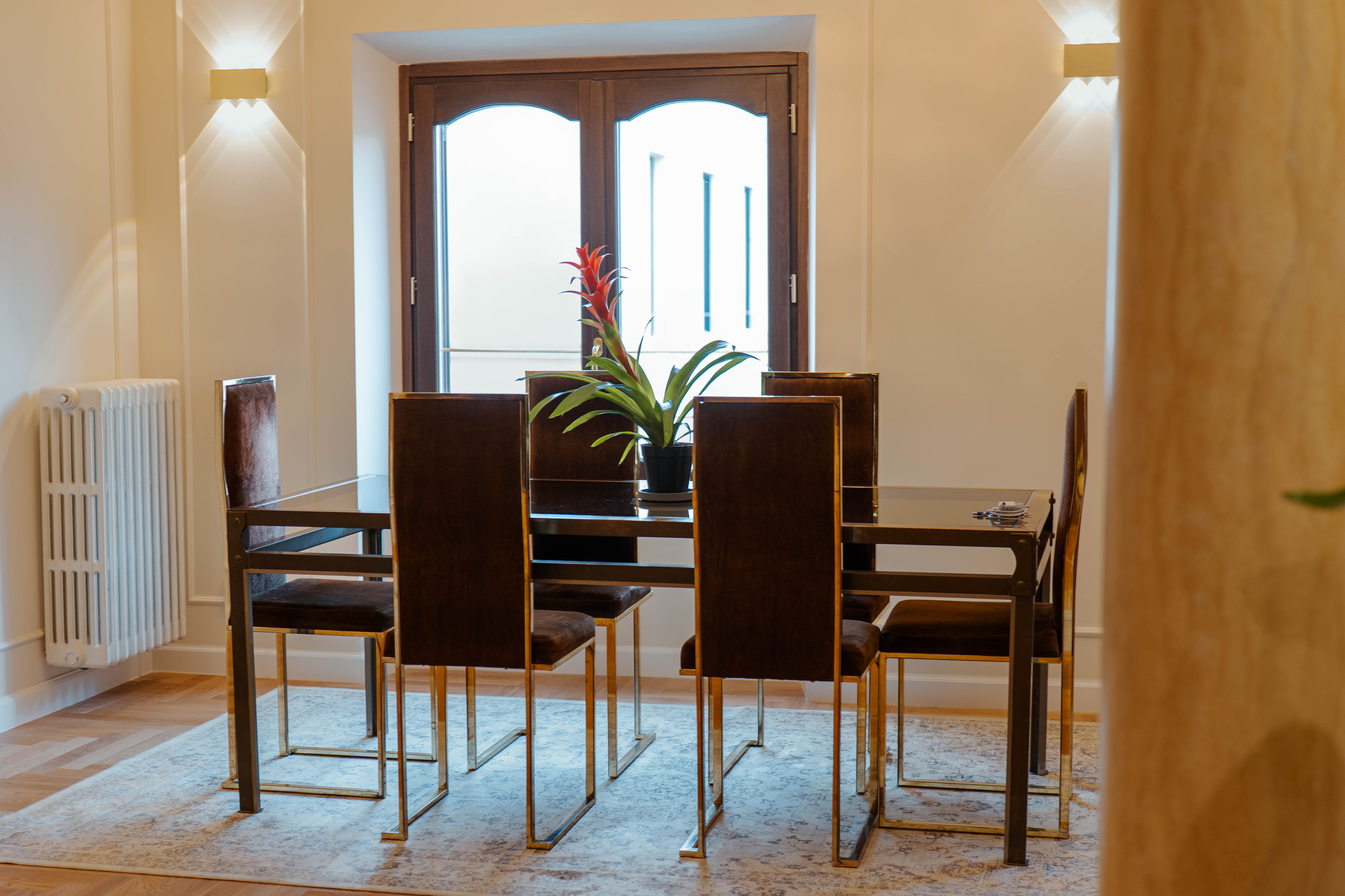 Primo piano del tavolo da ingresso in stile classico, Ingresso Classic Architecture — ristrutturazione ingresso a Roma · HOME360