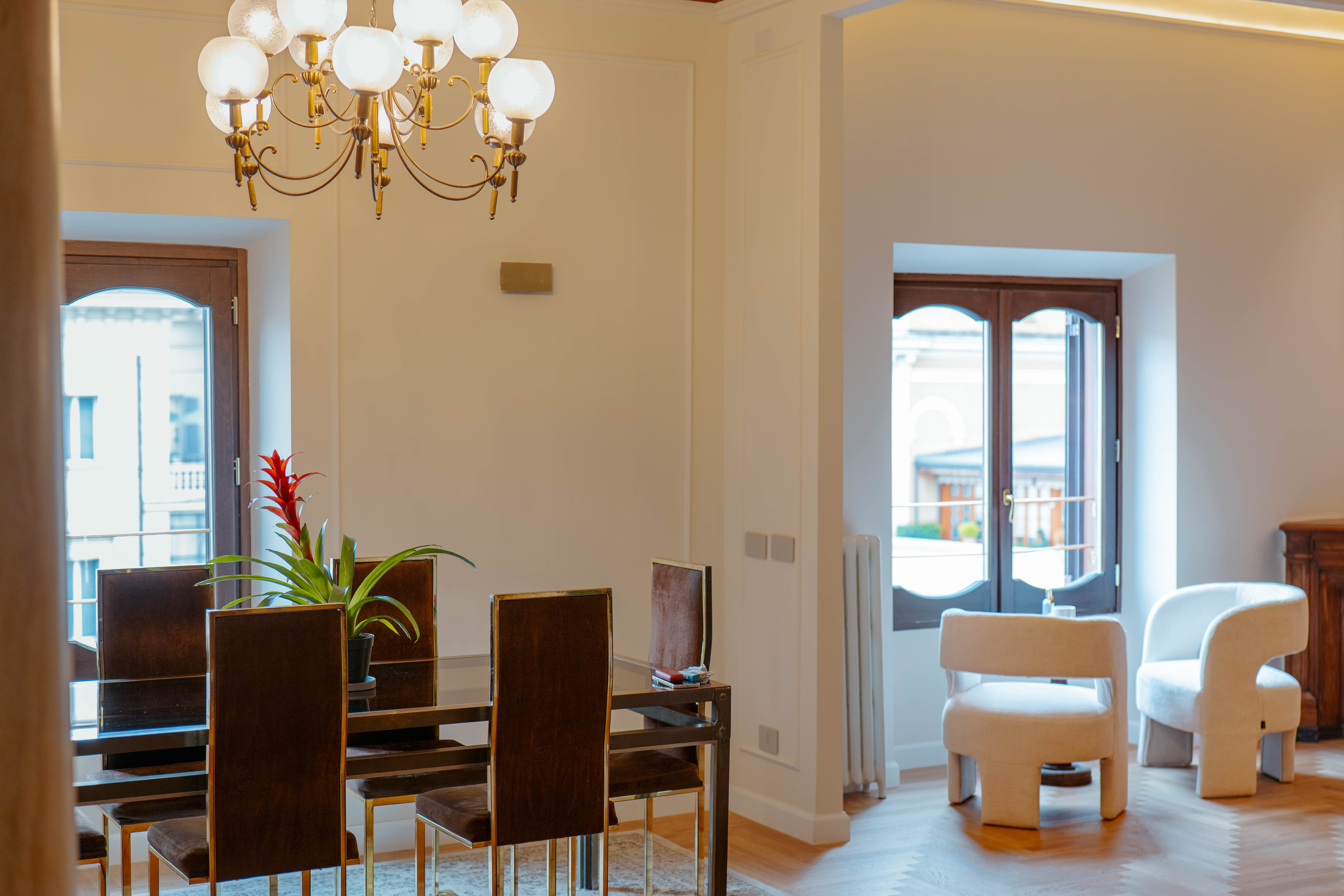 Dettaglio orizzontale con cornici e boiserie, Ingresso Classic Architecture — ristrutturazione ingresso a Roma · HOME360