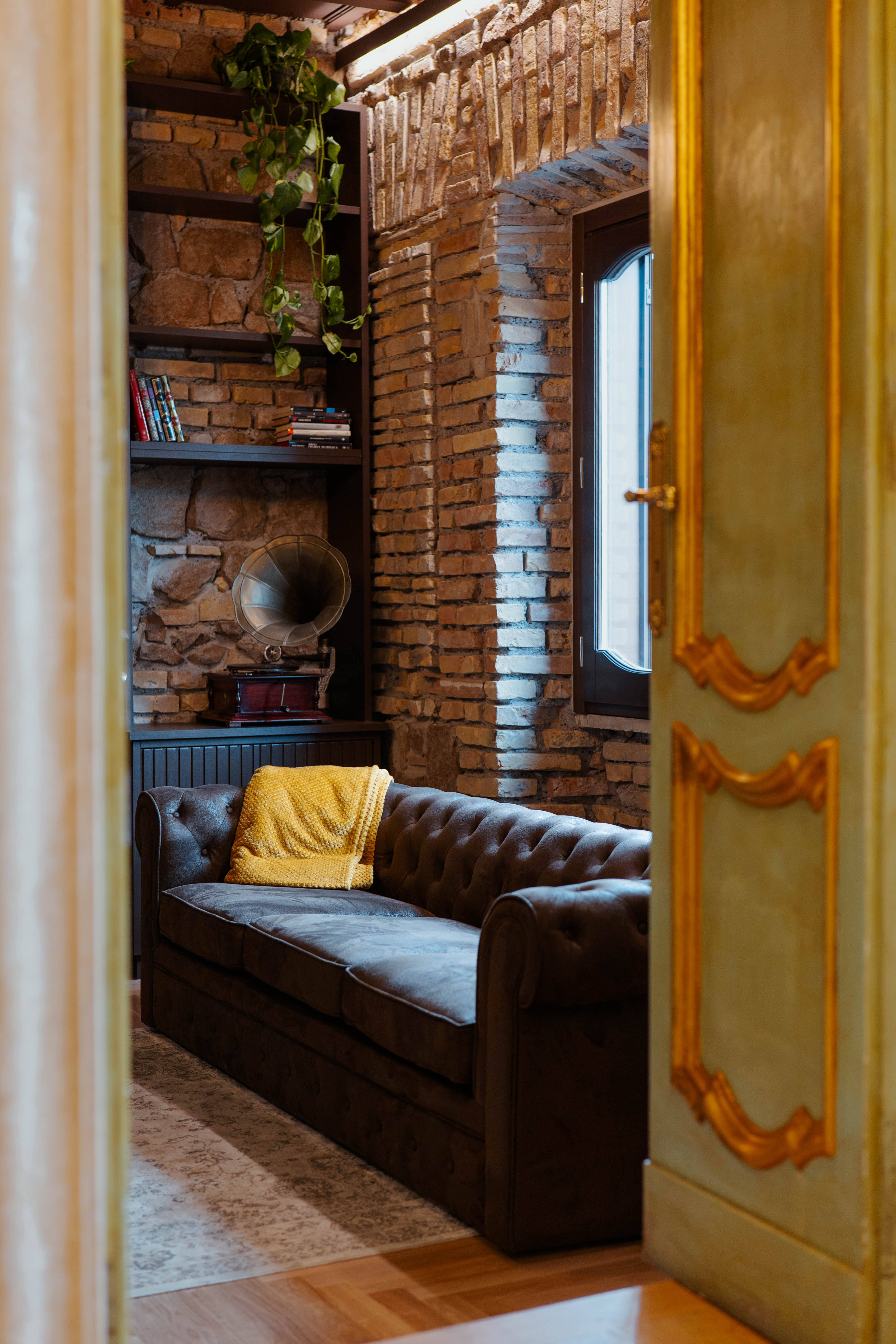 Vista dell'ambiente dal punto d'ingresso, Salotto Industrial — ristrutturazione salotto a Roma · HOME360